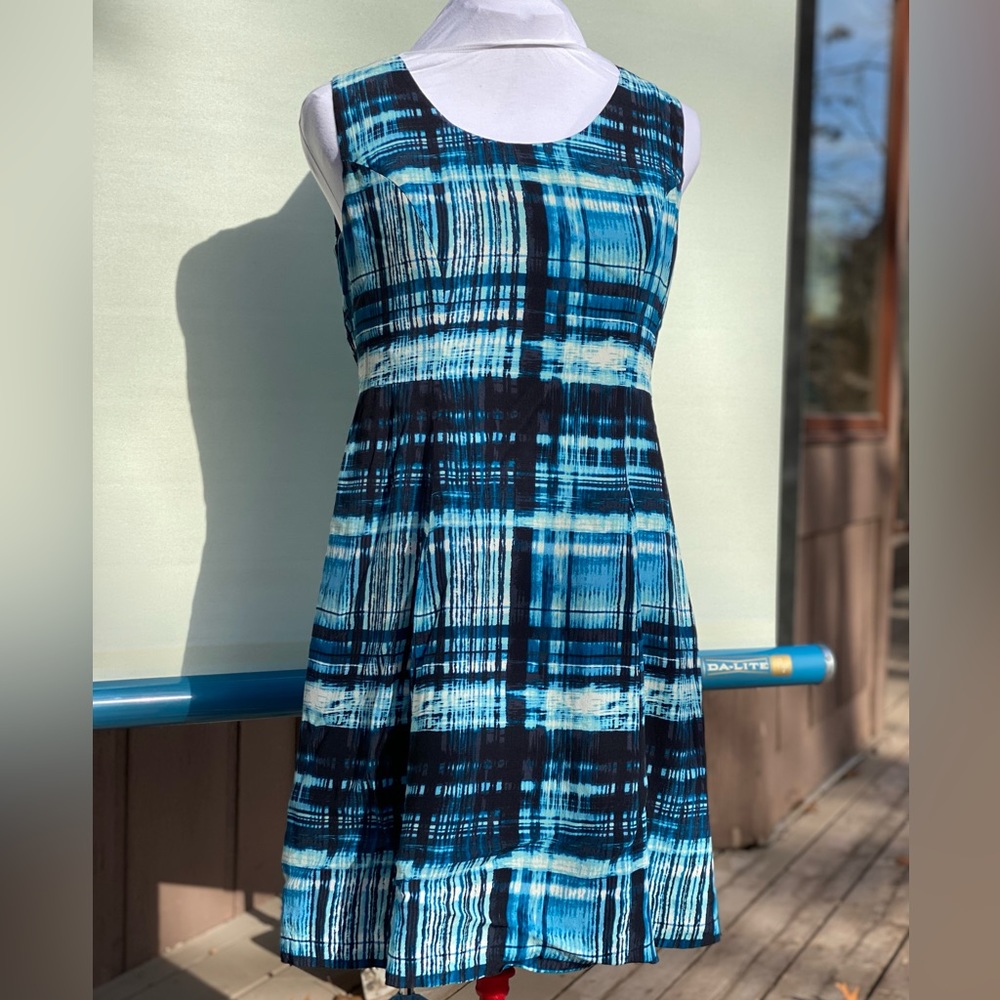 Pendleton sleeveless rayon dress. Size 6 Petite. Fully lined. Shades of blue